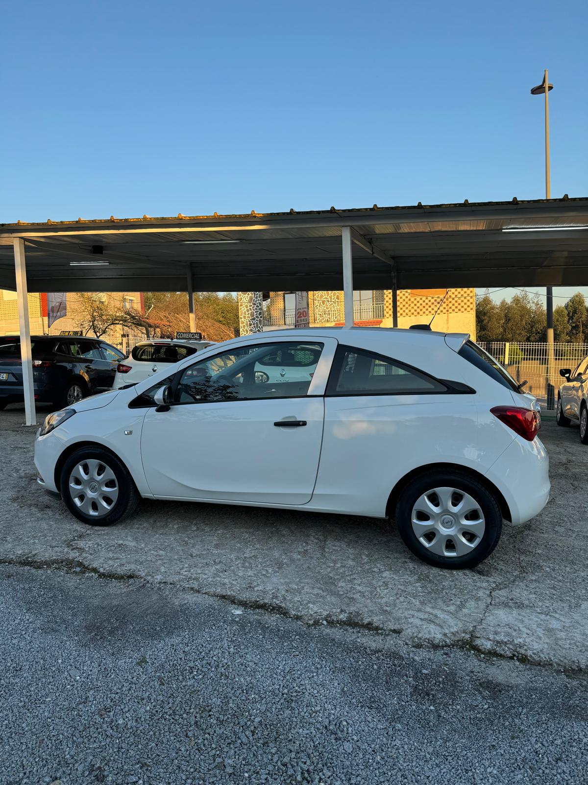 Opel Corsa comercial